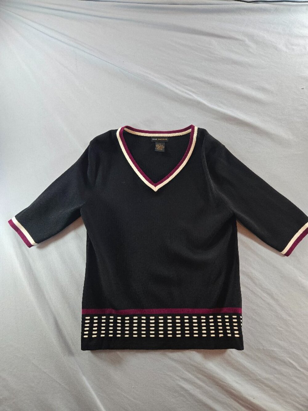 Grace Dane Lewis Women's Medium V Neck Black Maroon and White Blouse